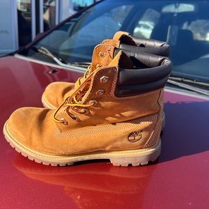 Timberland Women's Wheat Nubuck Leather Waterproof Boots Size 9.5